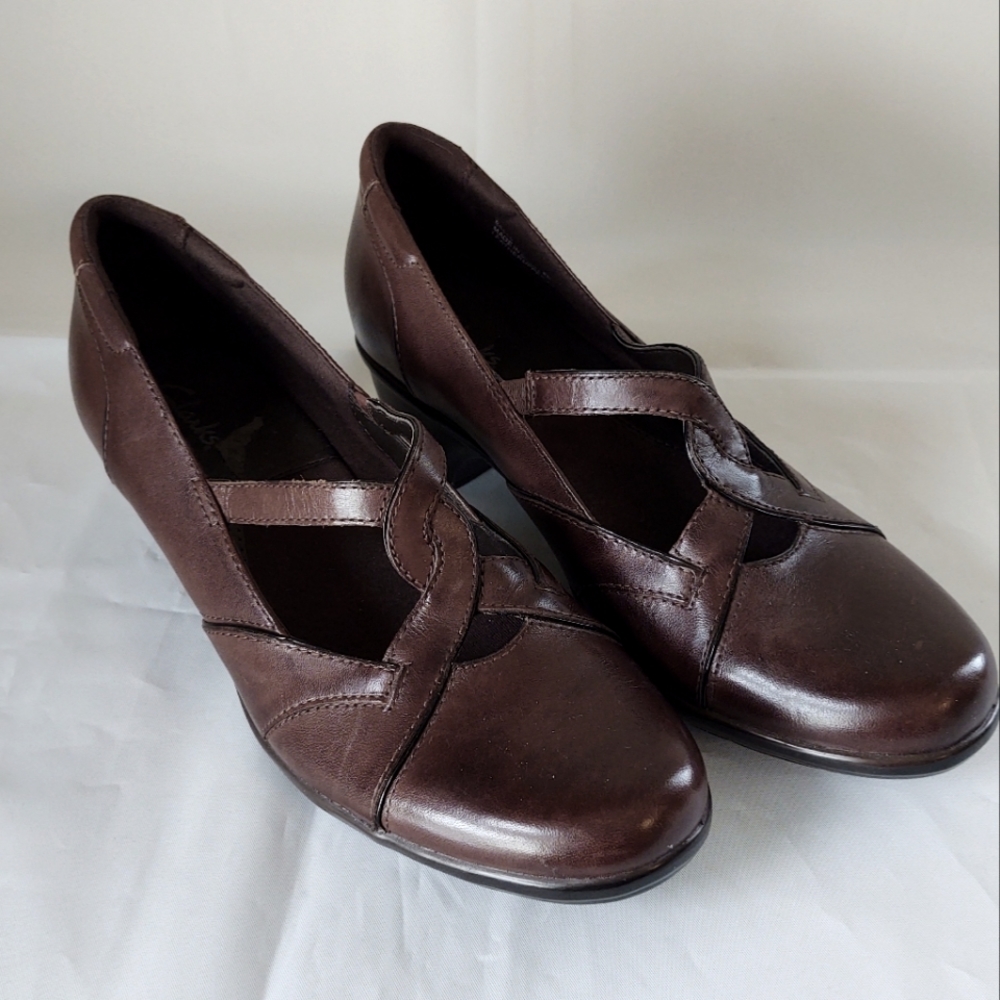 SALE!  CLARKS Brown Leather Upper Pumps Size 8.5M